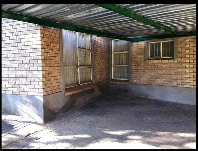 5 BEDROOM HOUSE FOR SALE IN SHAYANDIMA